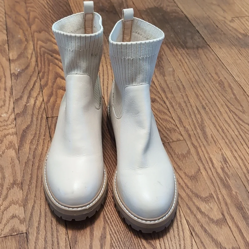 Oasis Society Blond Leather Chelsea Boots - Picture 2 of 10